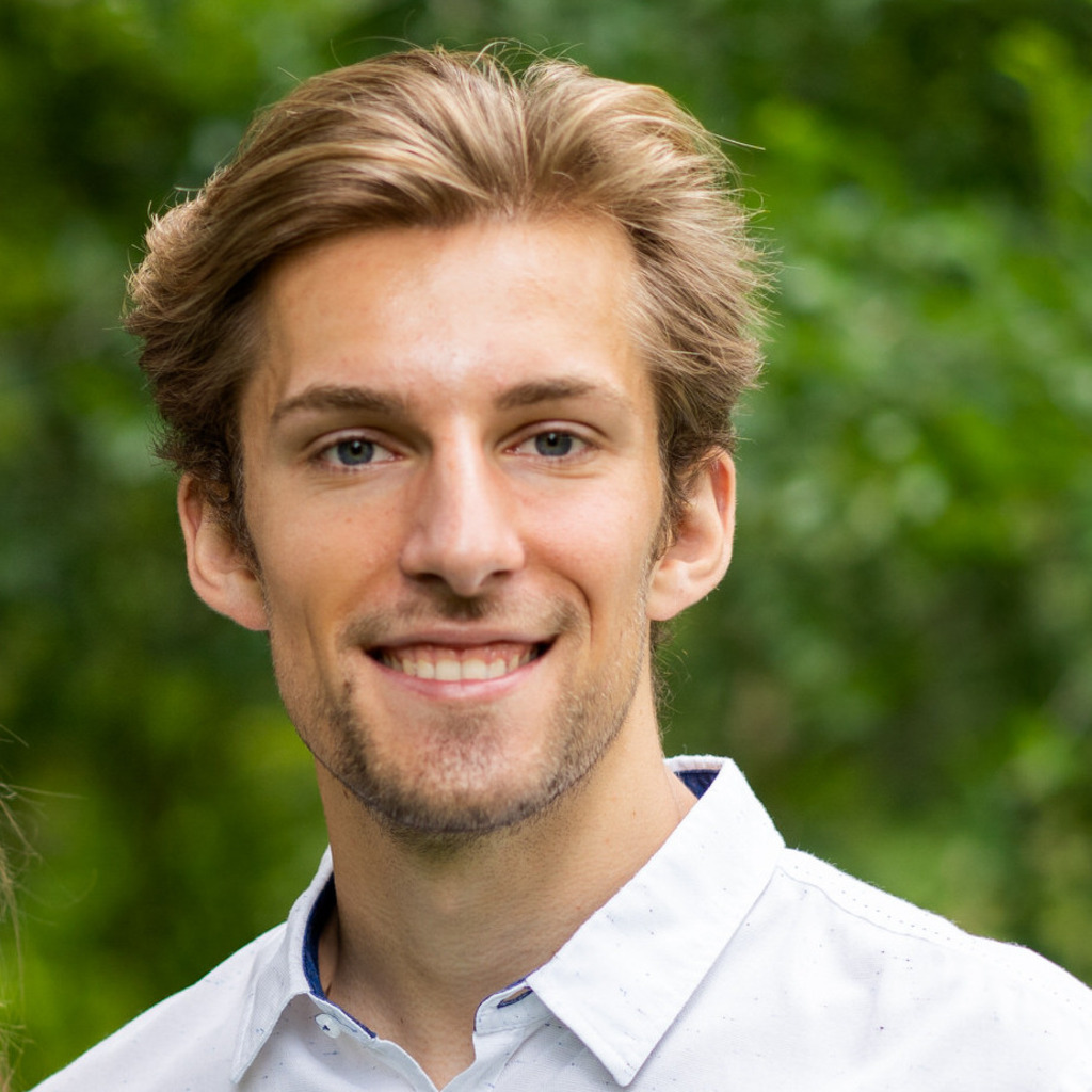 Alexander Schmidt Social Media Marketing Manager Social Connect