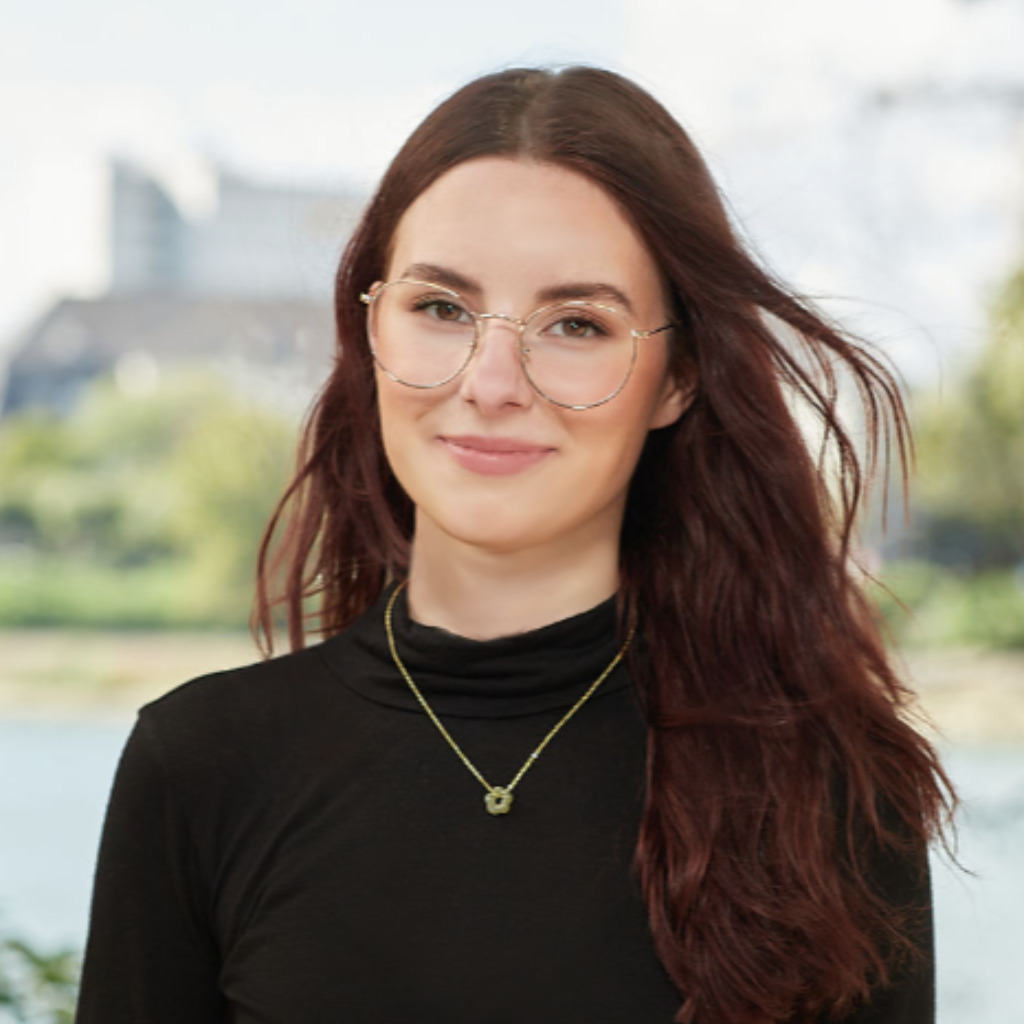 kim-aline-kl-ckner-junior-project-manager-gaming-esports-build-a