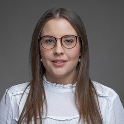 Mag. Julia Dam