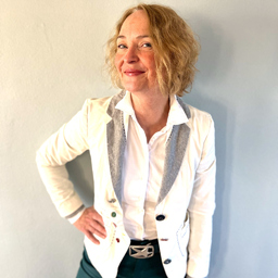 Claudia James