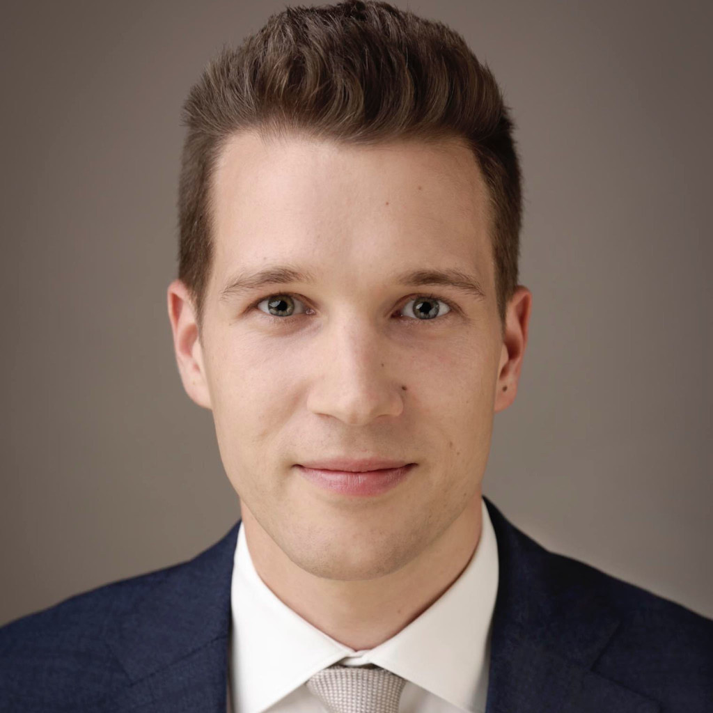 Eike Christian Ahlers Leiter Holding