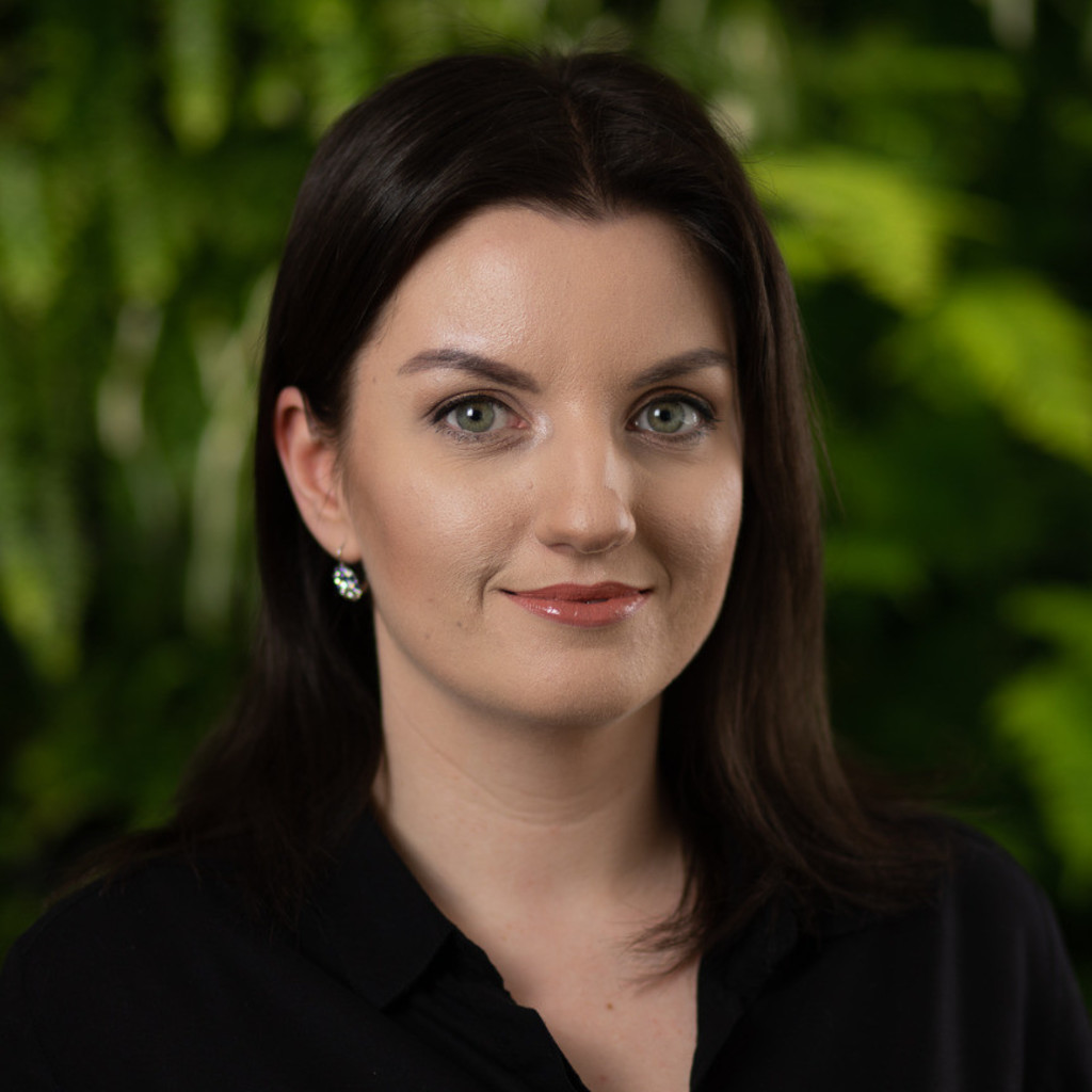 Dipl.Ing. Katarina Voskarova CRM Analyst Accenture Technology