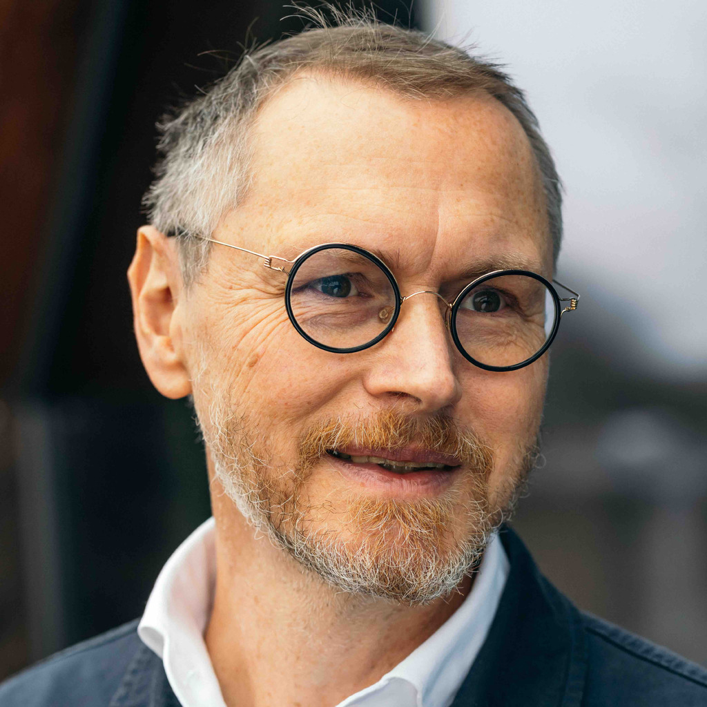 Dr. Bernhard Hauke Editorial Director Ernst & Sohn Verlag XING