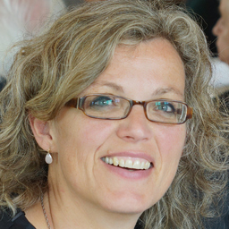 Dr. Julia Schulte to Bühne