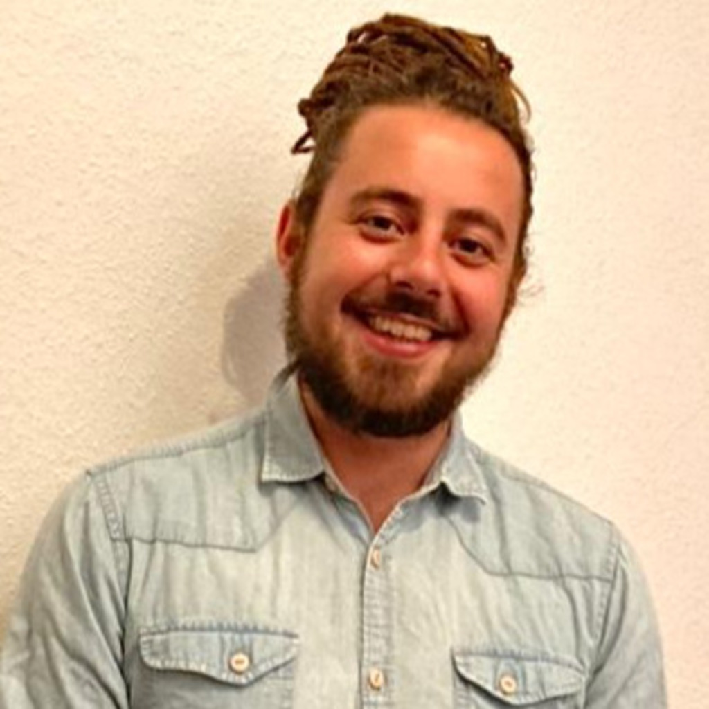 Maximilian Ziegler Social Media IUBH Internationale Hochschule XING