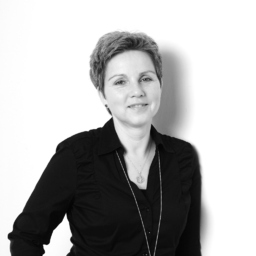 Alexandra Schuker