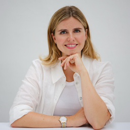 Julia Mayer