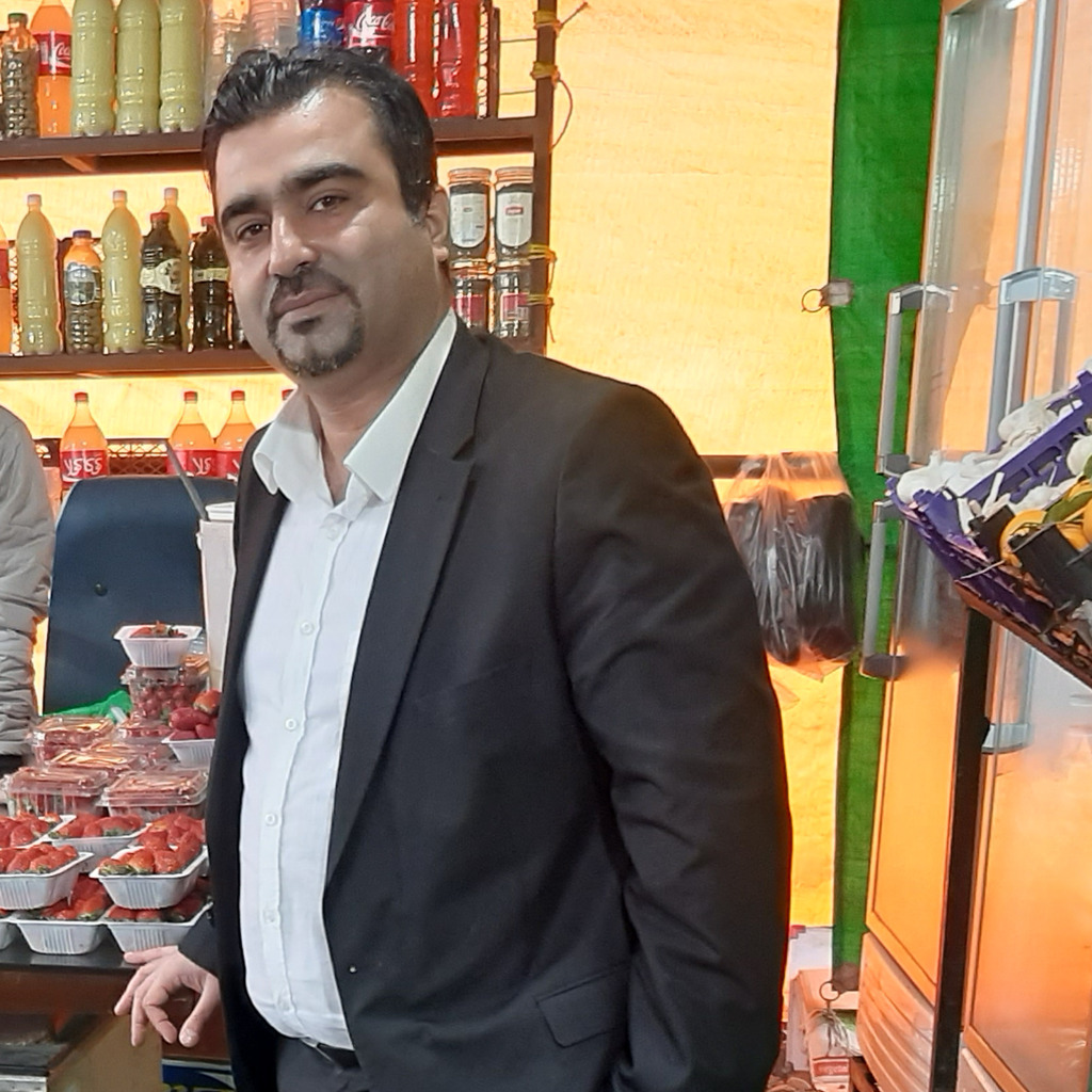 Hesamoddin Ramezani mouziraji General menager of iran kish credit