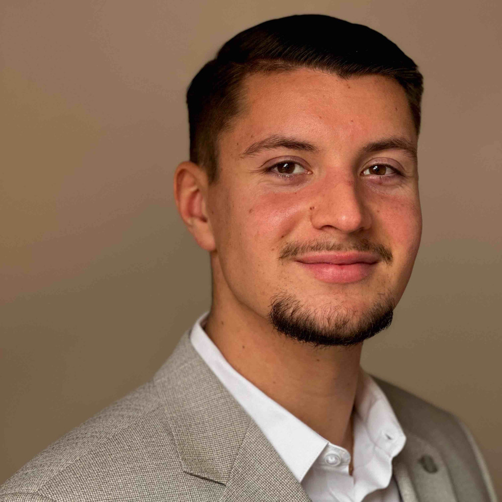 Leon Braun Finanzberater R+V Versicherung XING