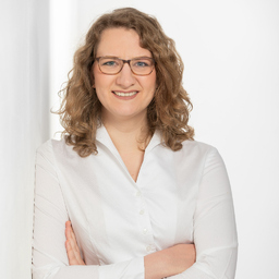 Dr. Julia Knolle