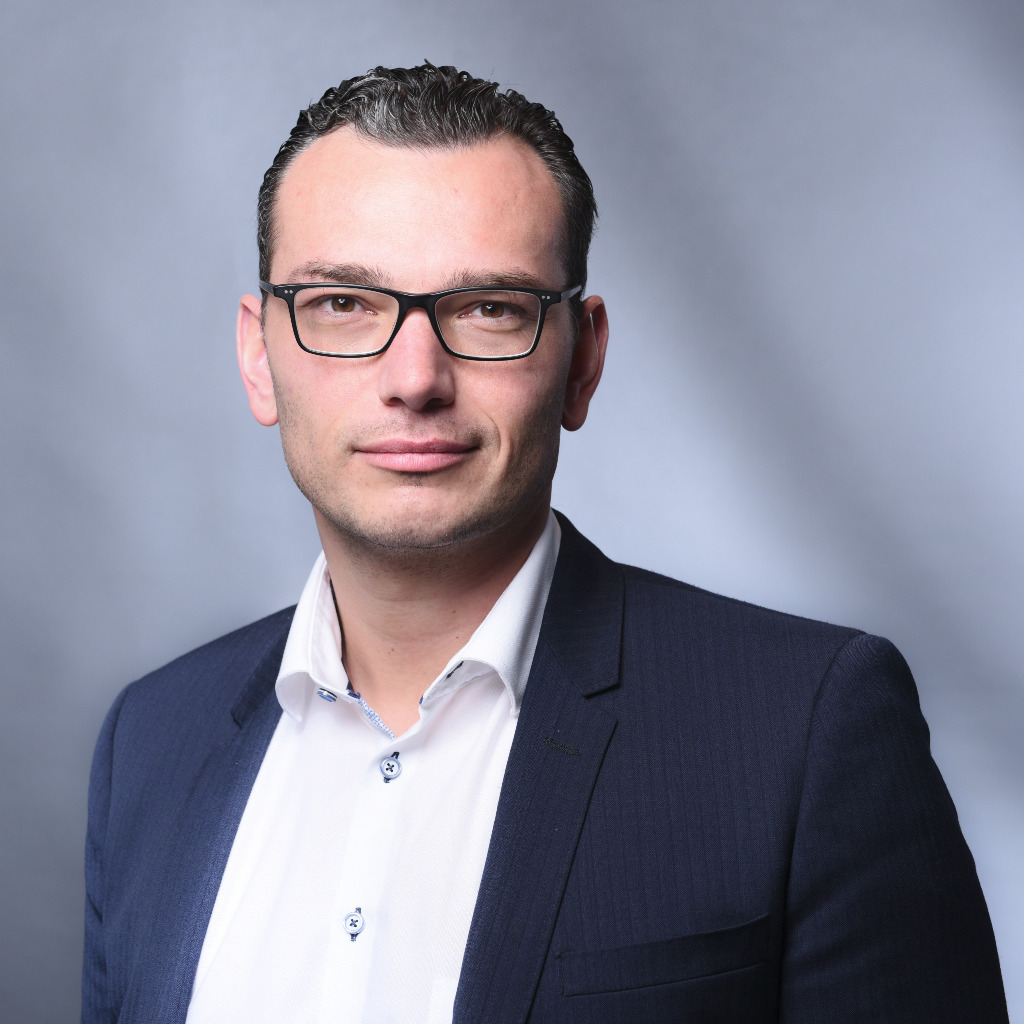 Dipl.Ing. Robert Lubosz Director Facility Management BIOTRONIK