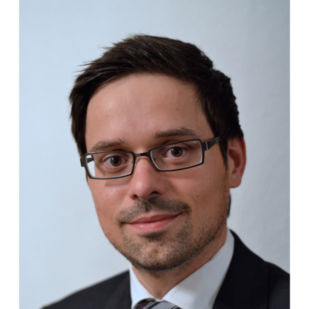 Philipp Sczesny Analyst, Commodity Management Gas & Oil RWE AG XING