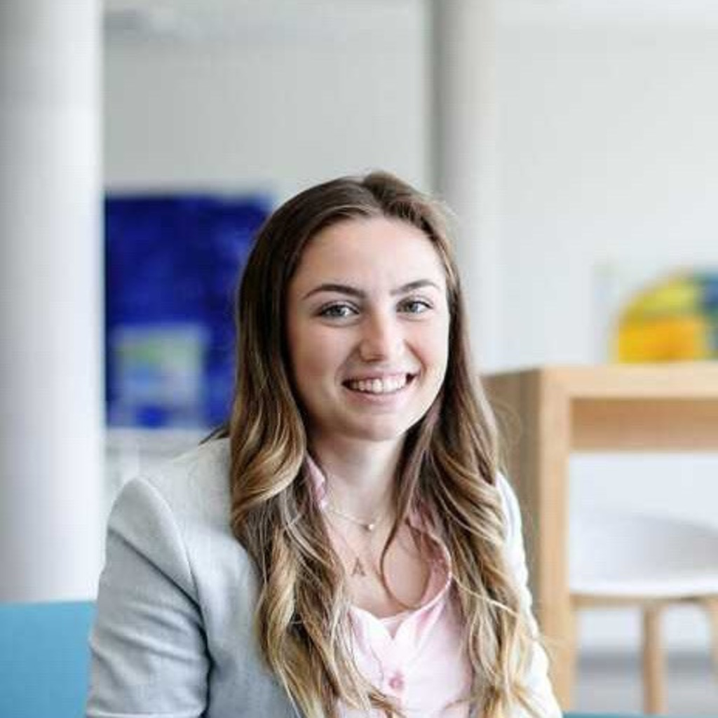 alina-schmidt-technical-expert-supply-chain-planning-blanc-und