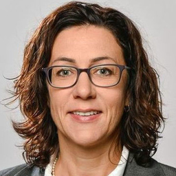 Dr. Veronika Hannus