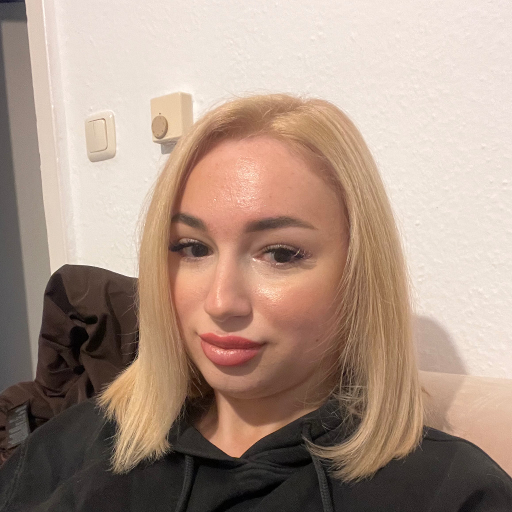 Silviia Avoian Auszubildende KKRN Katholisches Klinikum Ruhrgebiet Silviia Avoian Auszubildende KKRN Katholisches Klinikum Ruhrgebiet