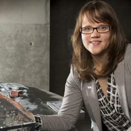 Dr. Caroline Lange