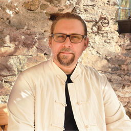 Till Ahrens - 莊萬富