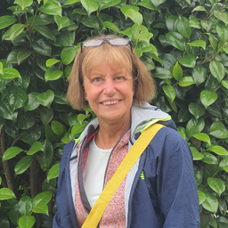Claudia Exner