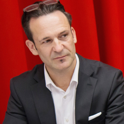Dr. Martin Pfister