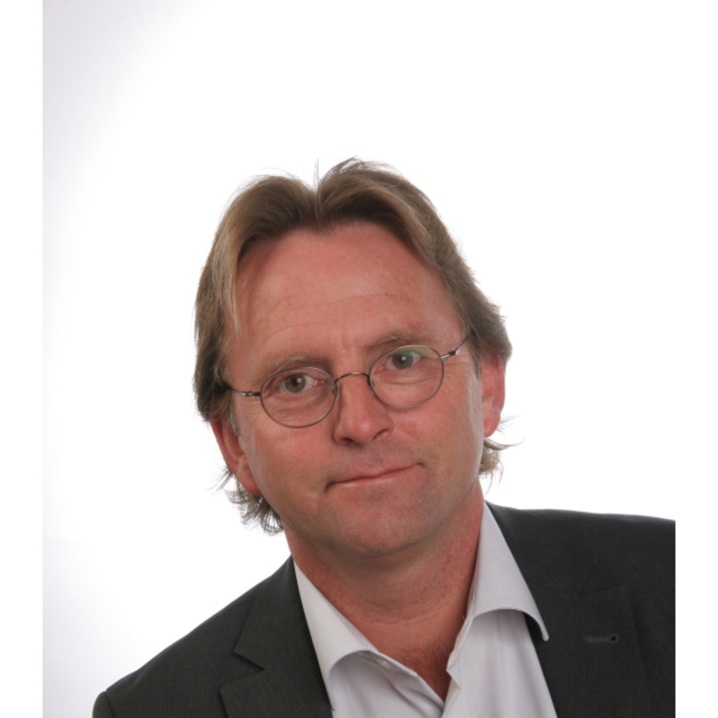 Rolf Eiberg Projektleiter / Senior Development Project Manager AXA