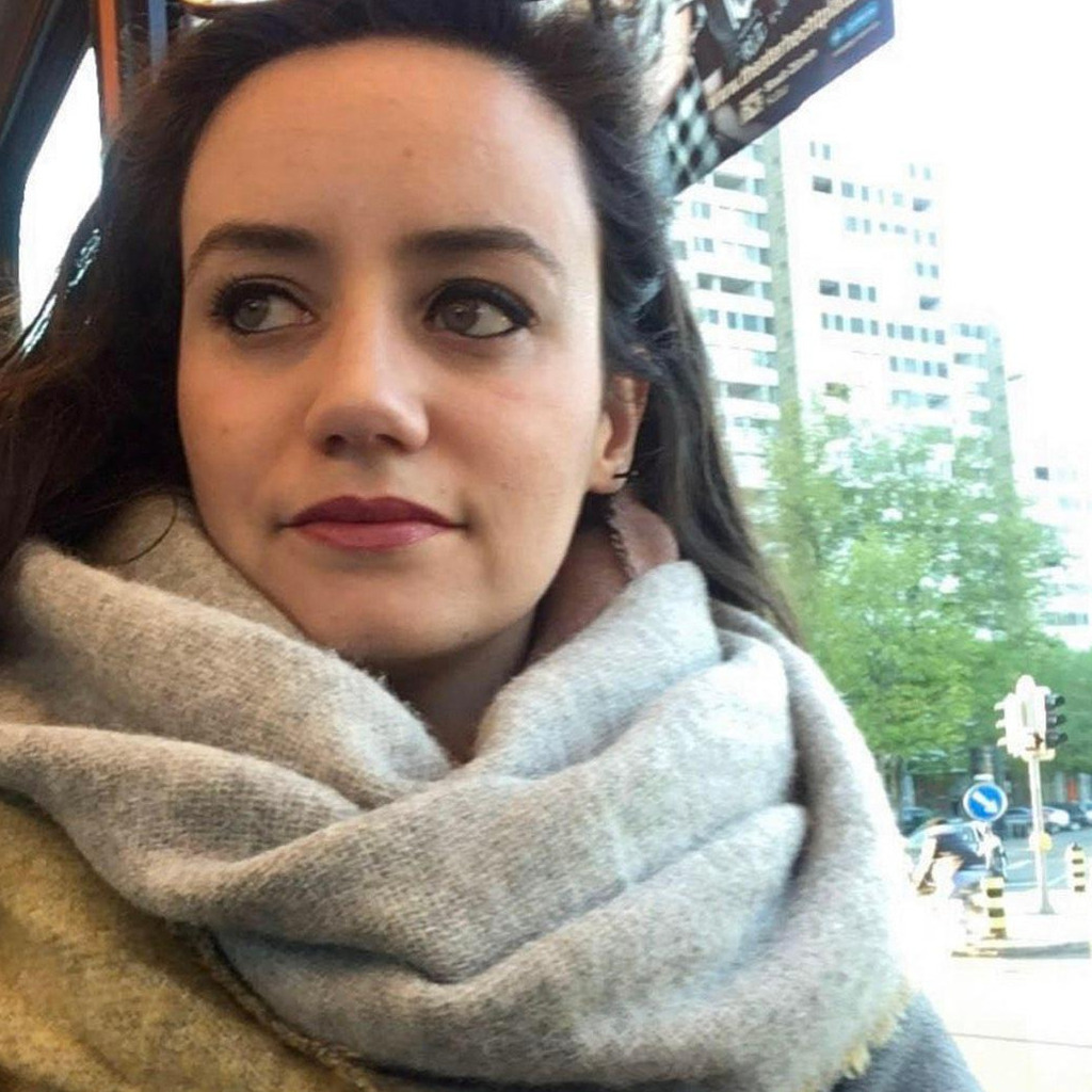 Maria Reis UX Researcher beekeeper XING