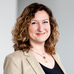 Dr. Manola Märtens