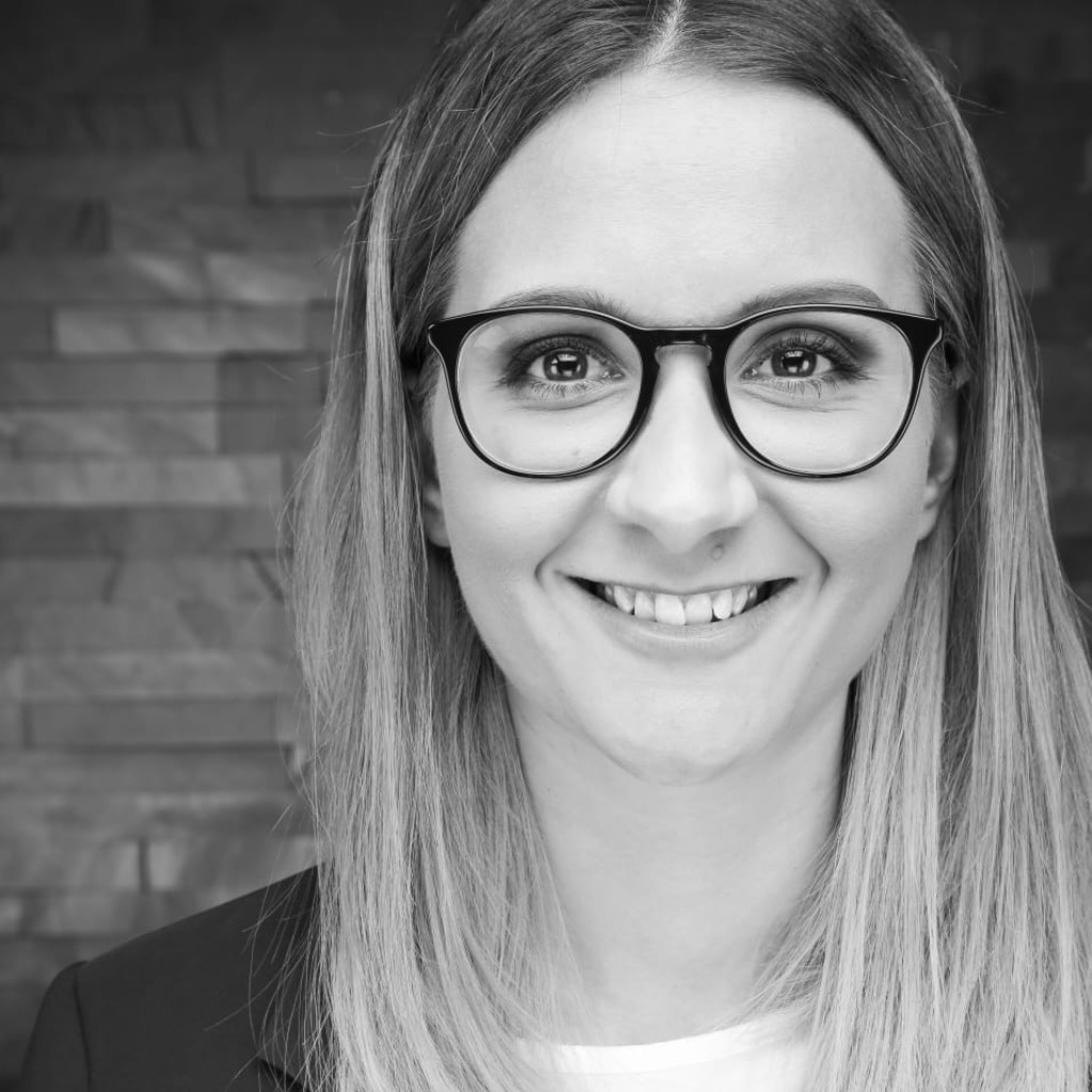 Maren Szeszka - Produktmanagerin Innendekoration/ Möbel - Emil Lux GmbH