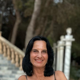 Nancy Höller