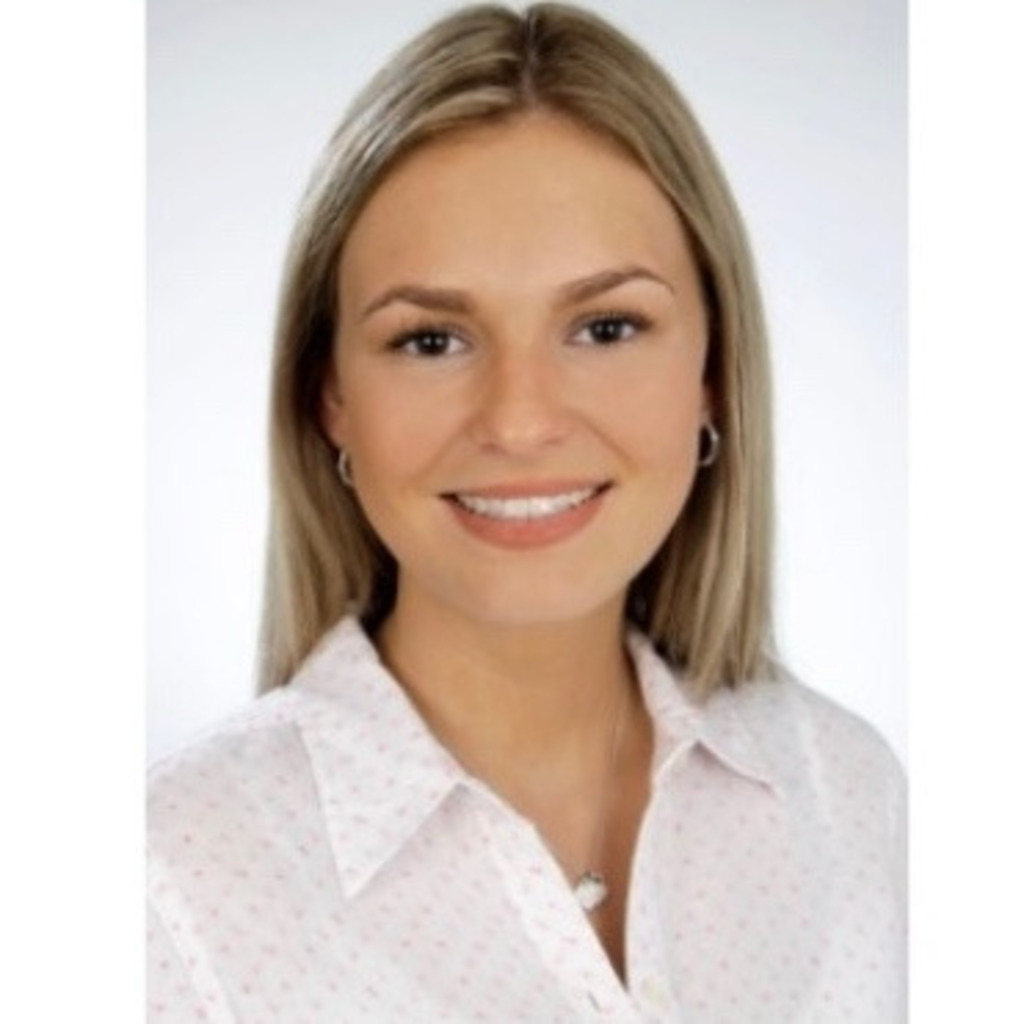 Anna Nassau Vertriebsmitarbeiter Petcura GmbH XING