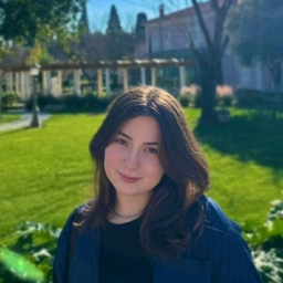 Özge Özer