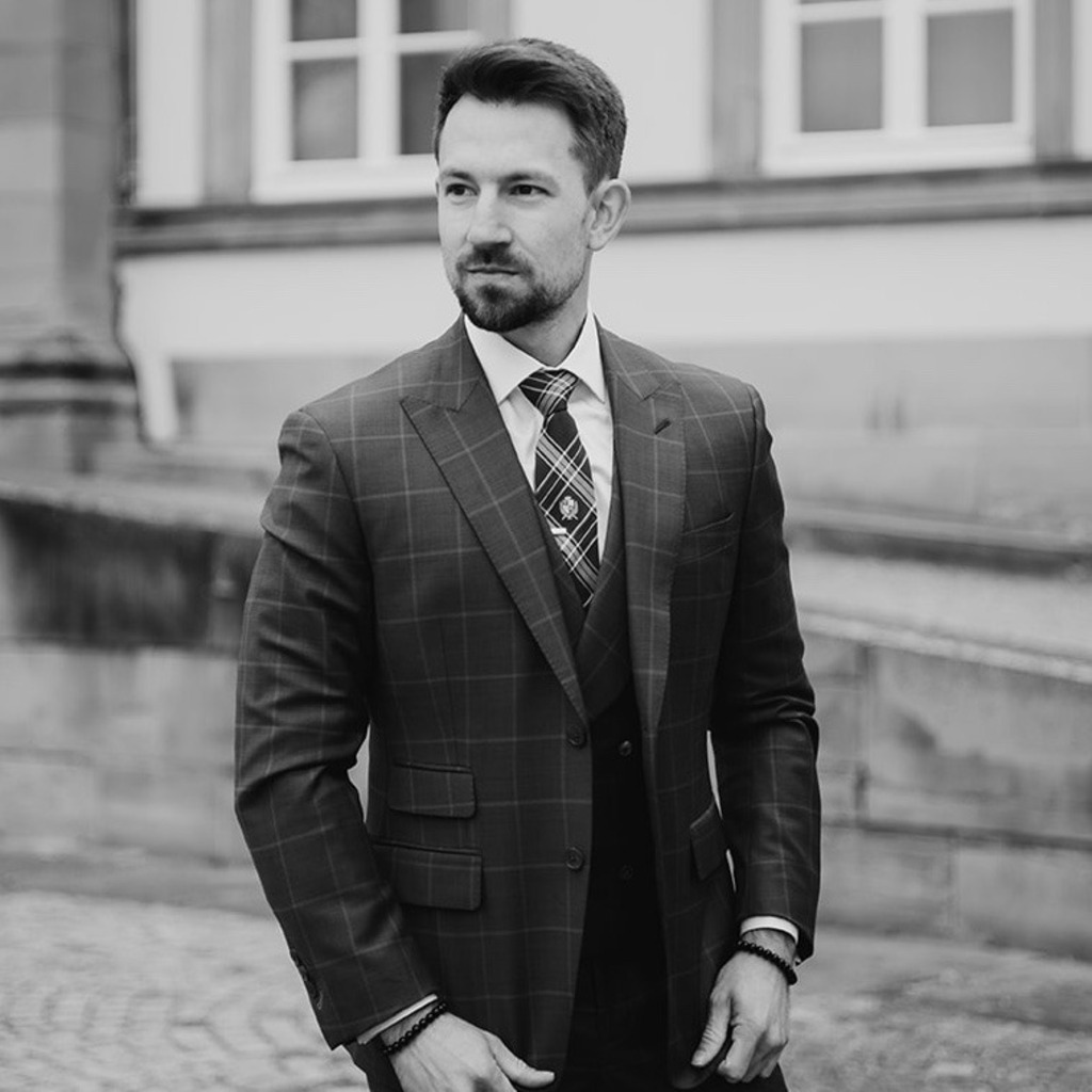 Dennis Tschech Chief Financial Officer (CFO) Education Holding GmbH