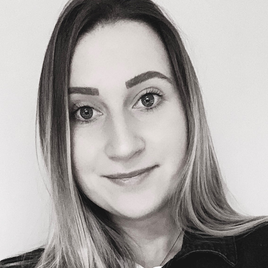 Laura Eckert [profiles] Instagram Twitter Tiktok Foller