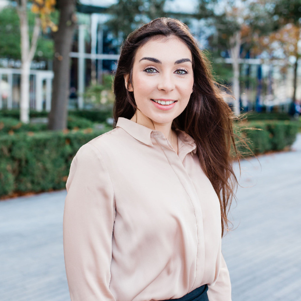 Rebecca Lowton Senior recruitment consultant Vallum associates XING