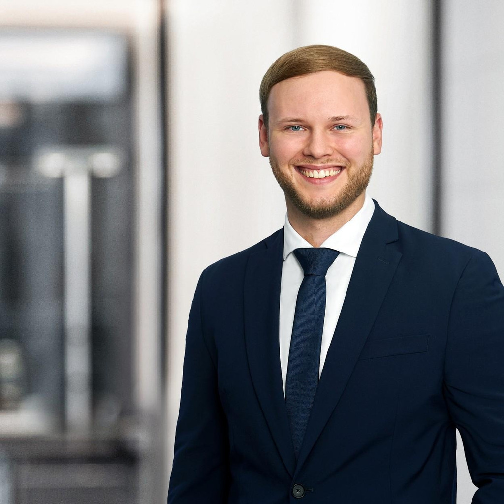 Philipp Wurzer Real Estate Manager MOMENI Gruppe XING