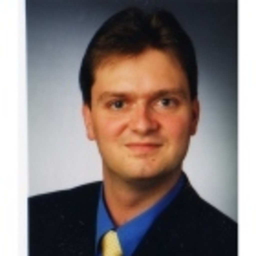 Oliver Bäcker Vertriebsleiter Robert Bosch Car Multimedia GmbH XING