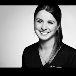 Dr. Lucia Holzner