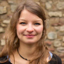 Julia Axer