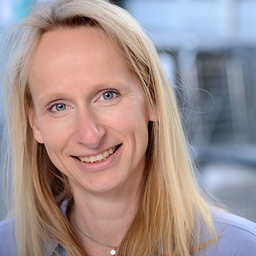Dr. Julia Stracke