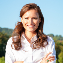 Dr. Nadja Schmiedl