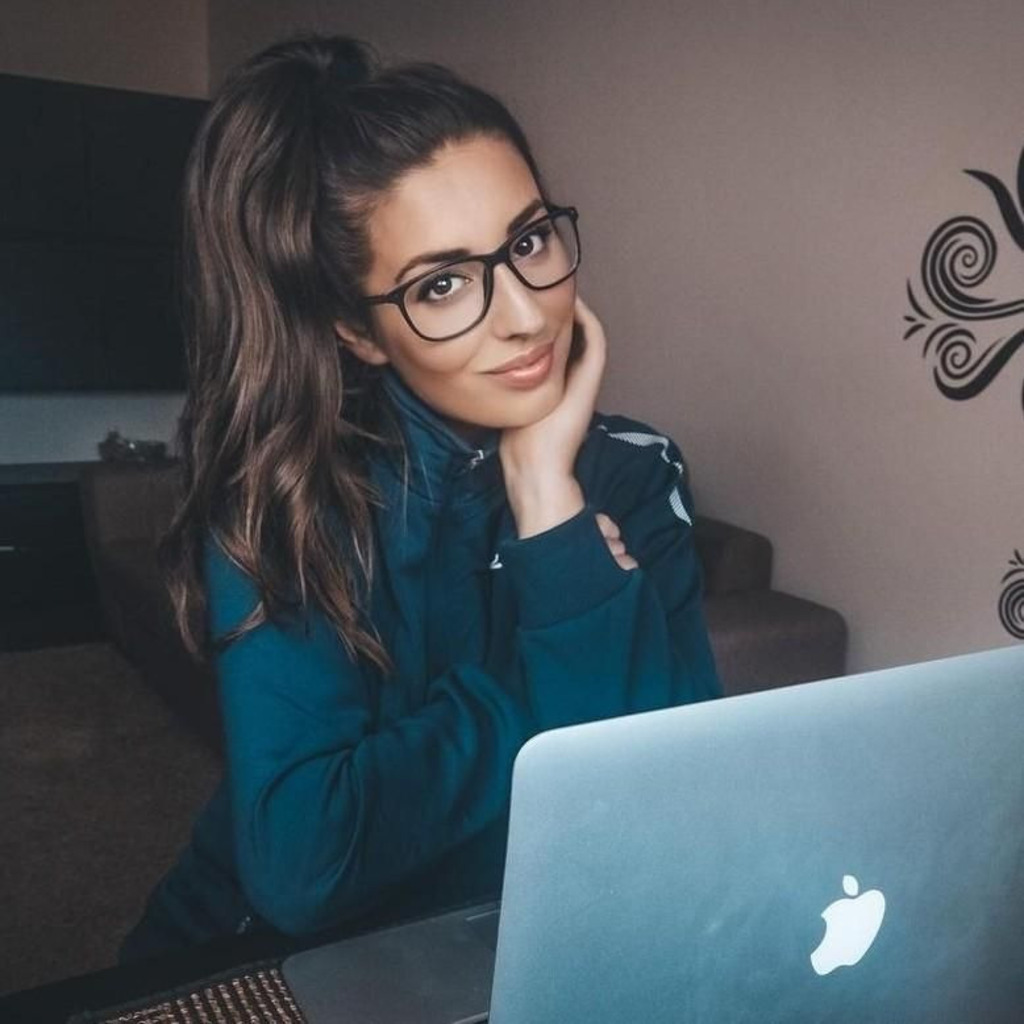 Emilia Alexander FX Trader Forex Signals by FxPremiere XING