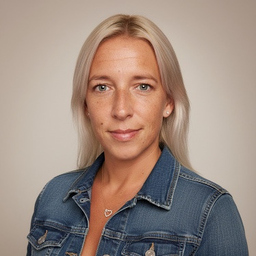 Lisa Holland