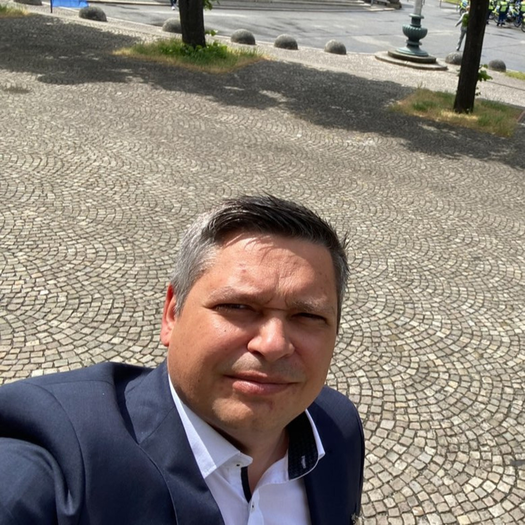 Alexander Bartnik Personal und Kundenbetreuer Global