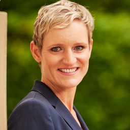 EvA RIEBENBAUER