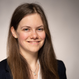Dr. Julia Benzel