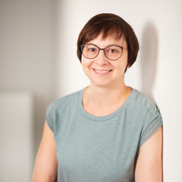 Dr. Julia Bihar