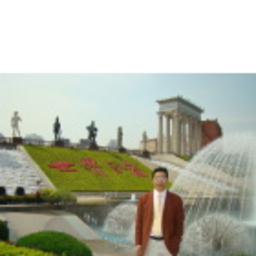 卓然 李