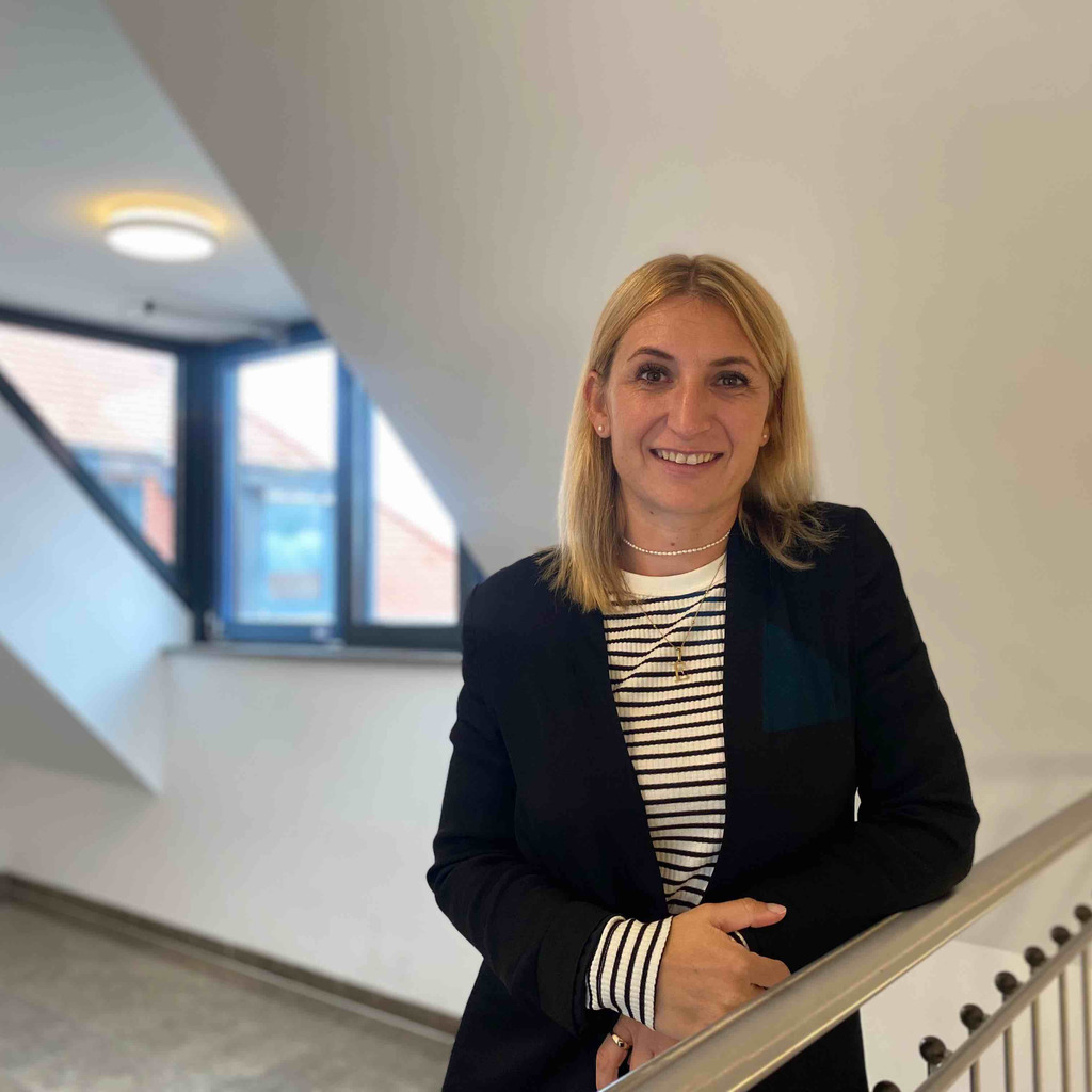 Stella Zuber Stellvertretende Vertriebsleiterin Firmen und Unternehmenskunden Deutsche