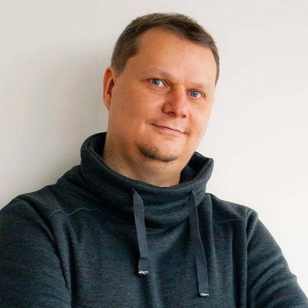 Maxim Serikov Photo retoucher specializing in retouching newborns and