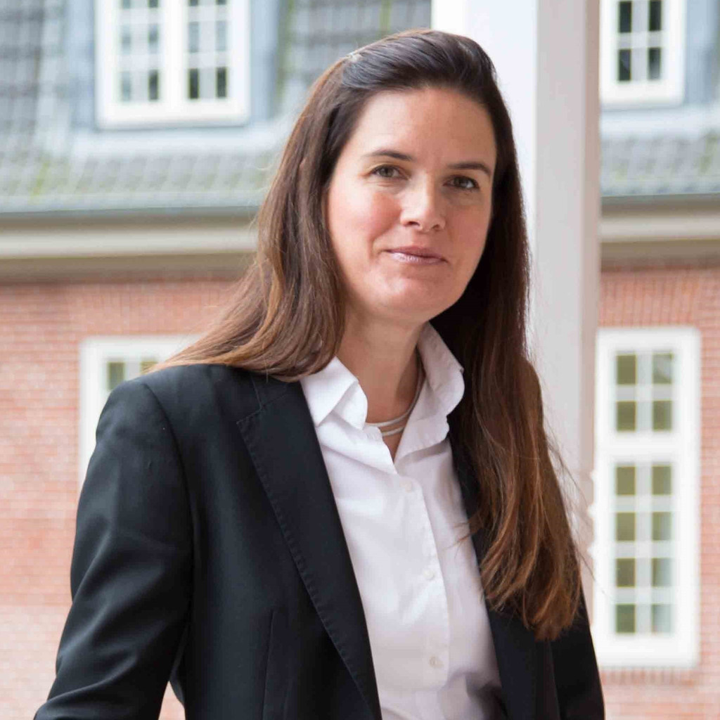 Dr. Katharina Schaefer Präsidentin und Geschäftsführerin Hamburg