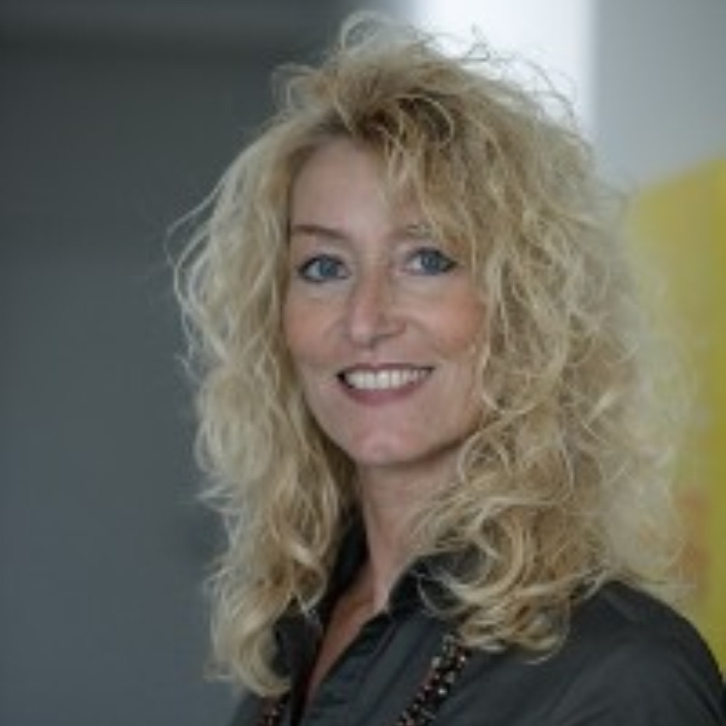 Celia Lück Geschäftsführerin / Inhaberin CL Trade Services e.K. XING